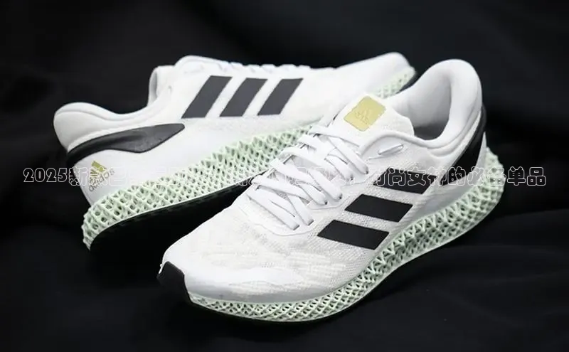 2025新款巴黎运动鞋：潮流回归经典，时尚女神的必备单品